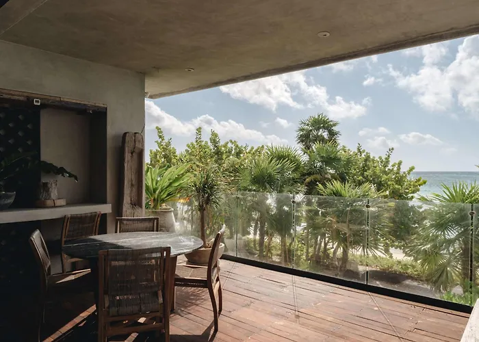 Beachfront 3br With Private Rooftop And Lounge Pool, Tankah Bay